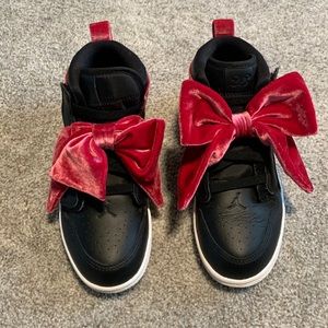 Jordan Air 1 Mid Velvet Bow Shoe